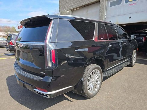 Used 2022 Cadillac Escalade ESV Premium Luxury image 2