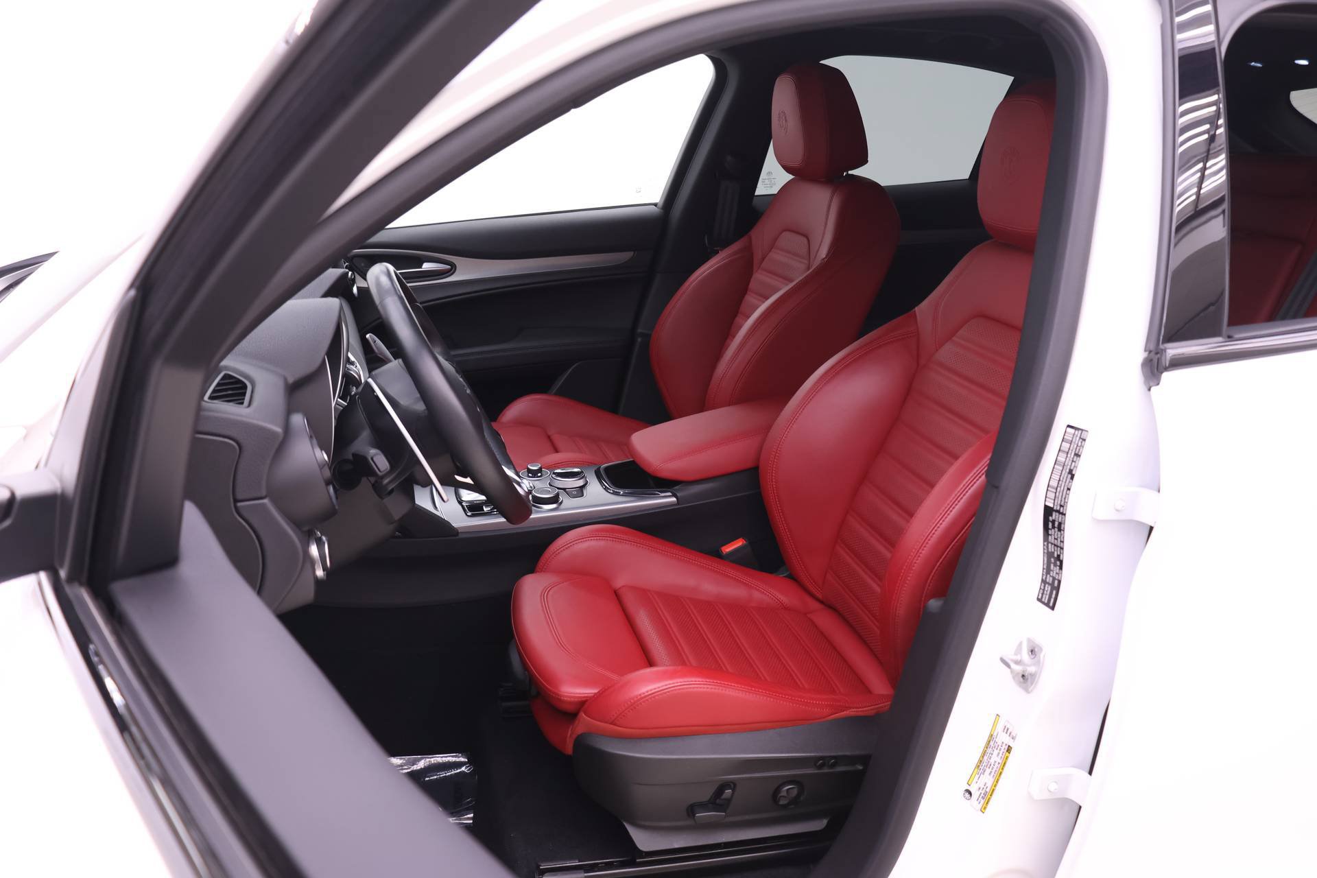 Certified 2024 Alfa Romeo Stelvio Veloce AWD/4WD image 7