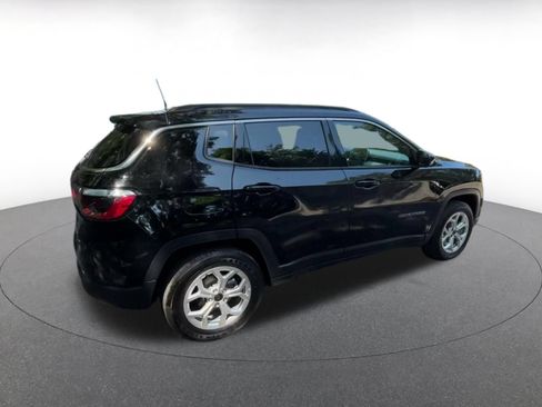 Used 2025 Jeep Compass Latitude AWD/4WD image 12