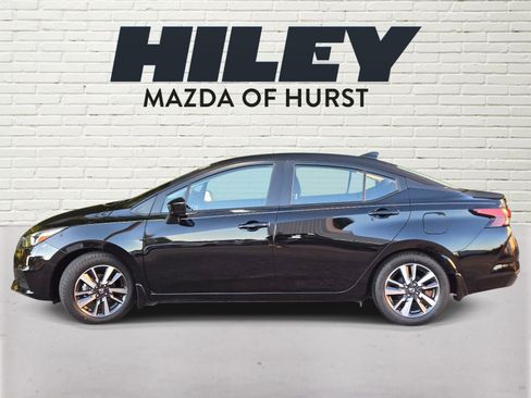 Used 2022 Nissan Versa SV w/ Trunk Package FWD image 3