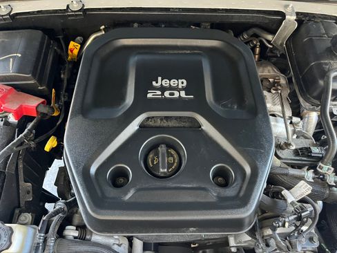 Used 2023 Jeep Wrangler Unlimited Sahara w/ Cold Weather Group AWD/4WD image 30