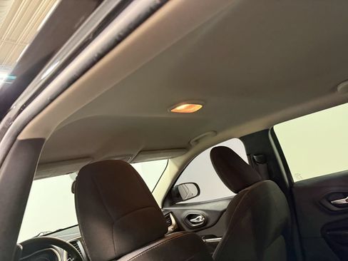 Used 2014 Jeep Cherokee Latitude FWD image 11