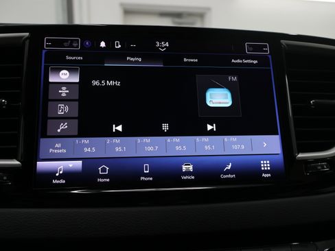 Used 2024 Chrysler Pacifica Touring-L FWD image 43