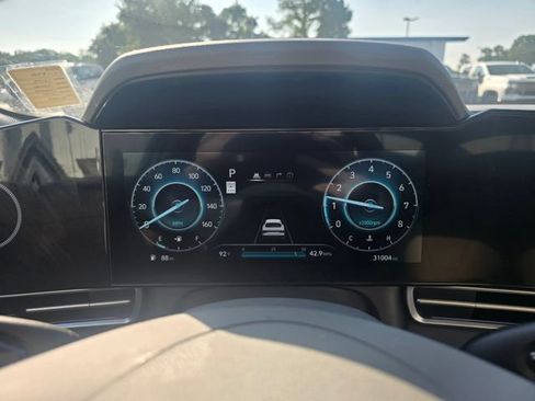 Used 2025 Hyundai Elantra SEL FWD image 16