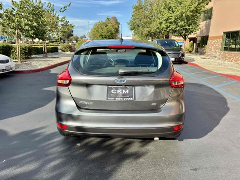 Used 2018 Ford Focus SE FWD image 9