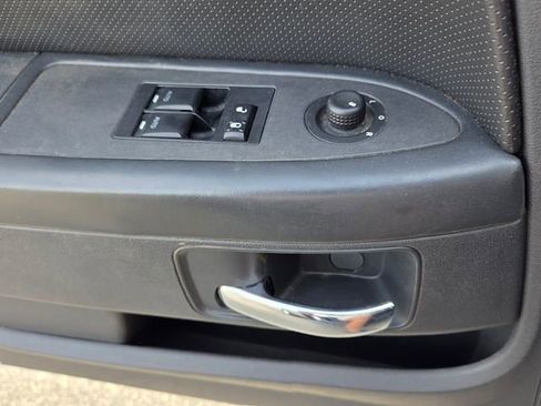 Used 2010 Dodge Challenger SE image 25