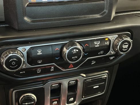 Used 2018 Jeep Wrangler Sport AWD/4WD image 22