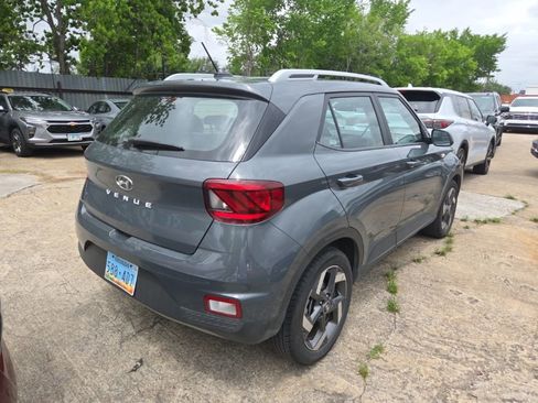 Used 2025 Hyundai Venue SEL image 11