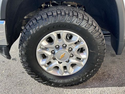 Used 2023 Chevrolet Silverado 2500 LT image 6