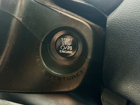 Used 2020 Jeep Renegade Latitude w/ Safety & Security Group II image 21