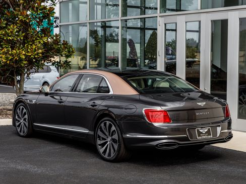 New 2026 Bentley Flying Spur Plug-In Hybrid image 10