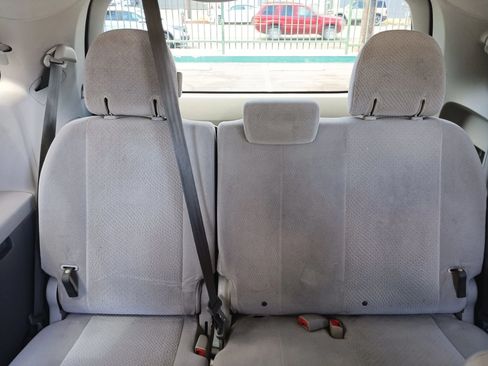 Used 2012 Toyota Sienna LE FWD image 13