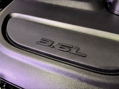 Used 2019 Chrysler Pacifica Touring-L Plus w/ Advanced Safetytec Group FWD image 31