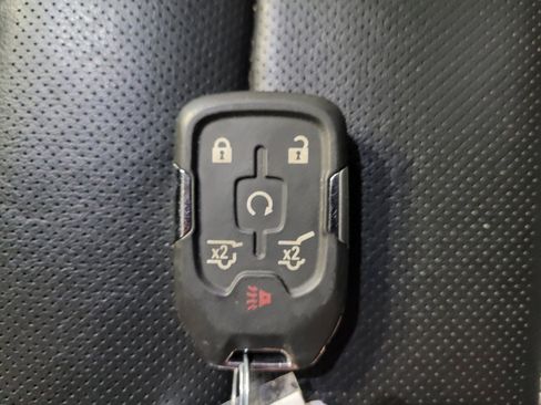 Used 2017 GMC Yukon Denali w/ Open Road Package AWD/4WD image 32