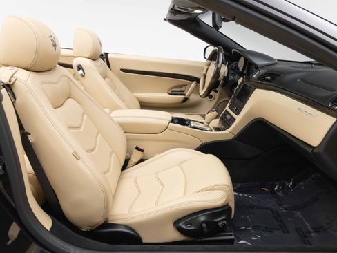 Used 2015 Maserati GranTurismo Convertible RWD image 20
