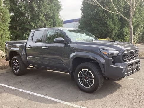 Certified 2025 Toyota Tacoma TRD Sport AWD/4WD image 7