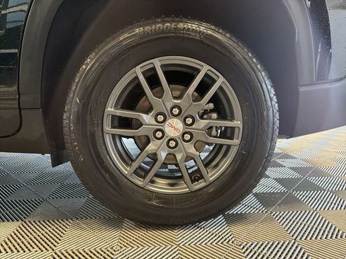 Used 2025 GMC Acadia Elevation FWD image 9