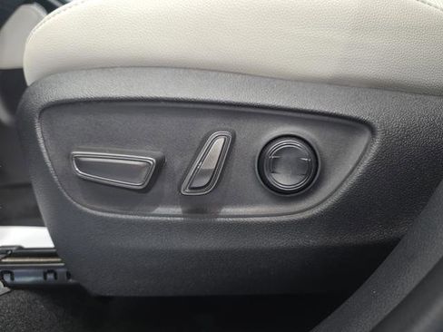Used 2025 Toyota Grand Highlander AWD image 13