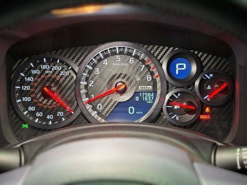 Used 2020 Nissan GT-R Premium AWD/4WD image 26