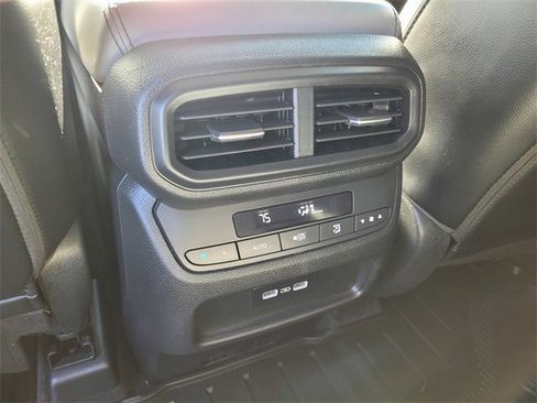Used 2023 Honda Pilot Touring image 14