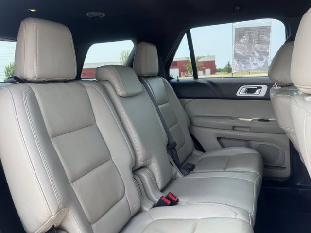 Used 2014 Ford Explorer XLT w/ Equipment Group 202A AWD/4WD image 27
