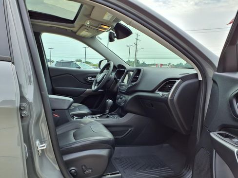 Used 2022 Jeep Cherokee Latitude Lux w/ Sun & Sound Group FWD image 28