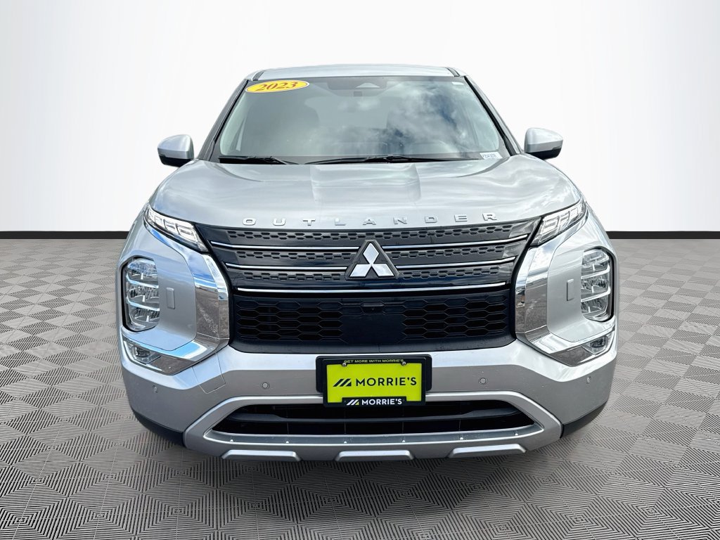 Used 2023 Mitsubishi Outlander SE AWD/4WD image 2