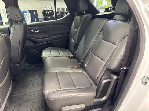 Used 2023 Chevrolet Traverse LT w/ LT Premium Package AWD/4WD image 47