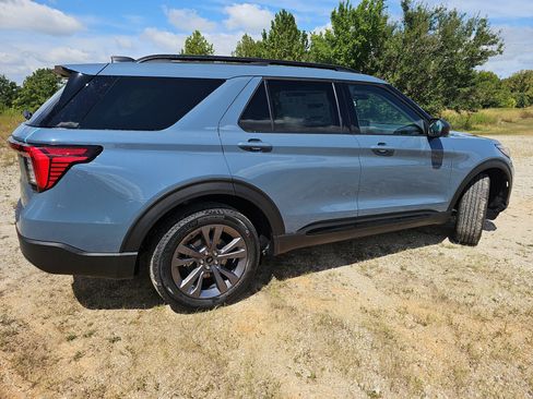New 2026 Ford Explorer Active w/ Active Comfort Package AWD/4WD image 3