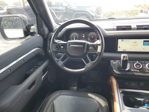 Used 2023 Land Rover Defender 110 X-Dynamic SE image 12