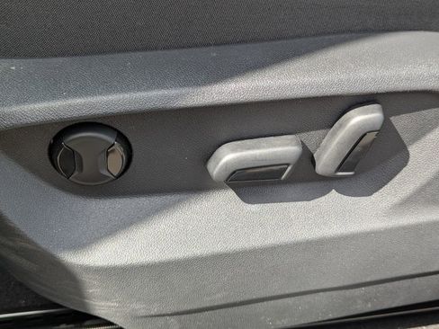 Used 2025 Volkswagen Atlas Peak Edition SE image 27