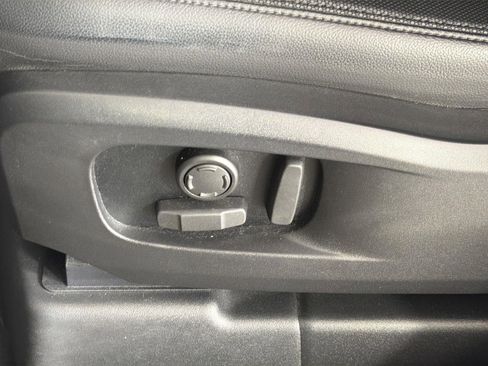 Certified 2023 Land Rover Defender 110 X-Dynamic SE image 23