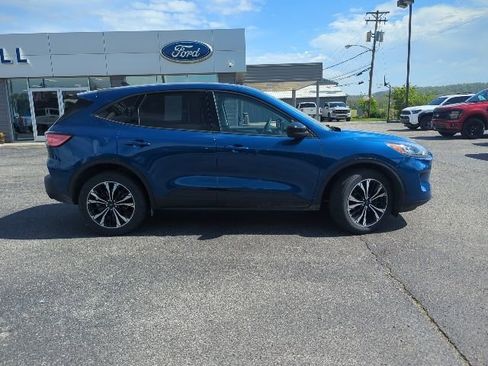 Used 2022 Ford Escape SE w/ SE Sport Appearance Package image 13