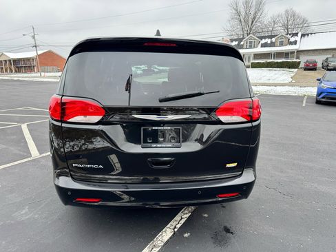 Used 2018 Chrysler Pacifica LX image 8