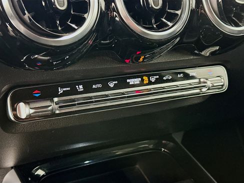 Used 2023 Mercedes-Benz GLB 250 4MATIC image 24