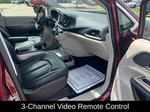 Certified 2021 Chrysler Pacifica Touring-L w/ Uconnect Theater Family Group FWD image 18
