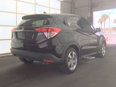 Used 2019 Honda HR-V LX image 7