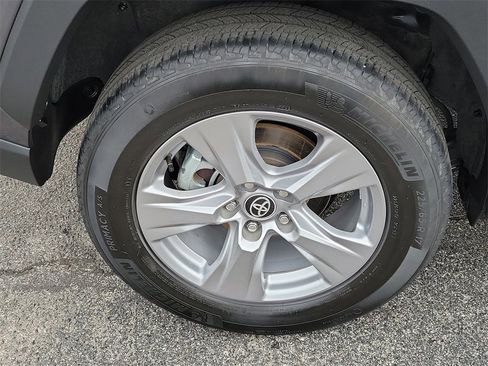 Used 2022 Toyota RAV4 XLE image 7