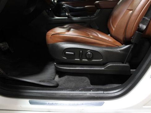 Used 2018 Chevrolet Traverse High Country image 21