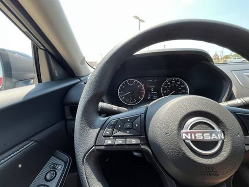 Used 2025 Nissan Sentra S FWD image 11
