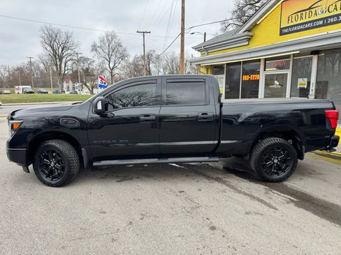 Used 2018 Nissan Titan SV w/ SV Convenience Package image 3