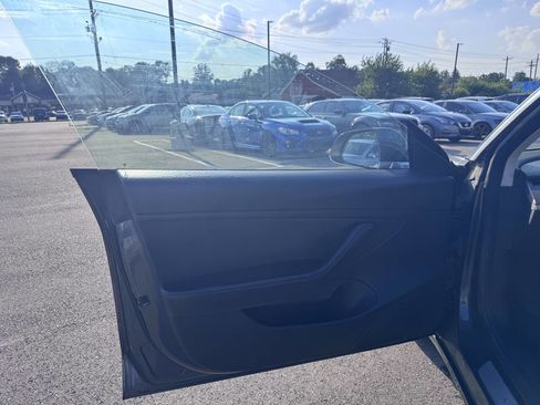 Used 2018 Tesla Model 3 Long Range RWD image 10