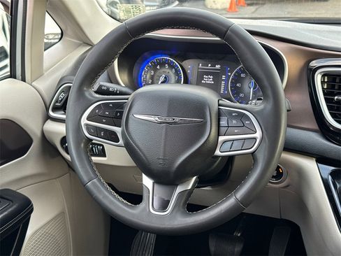 Certified 2023 Chrysler Voyager LX image 22