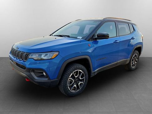 Used 2025 Jeep Compass Trailhawk AWD/4WD image 12