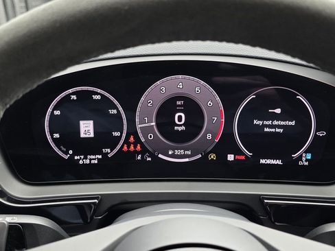 Certified 2025 Porsche Cayenne AWD/4WD image 22
