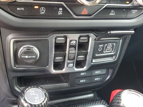 Used 2024 Jeep Wrangler Unlimited Sahara AWD/4WD image 23