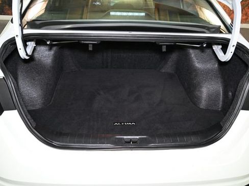 Used 2024 Nissan Altima 2.5 SR FWD image 48
