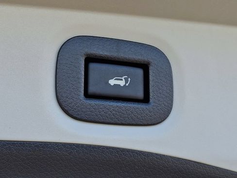 Used 2017 Nissan Rogue SV AWD/4WD image 30