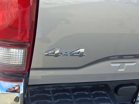 Certified 2020 Toyota Tacoma SR5 w/ SR5 Appearance Package (SM) image 33