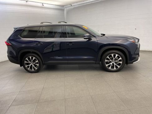 Used 2024 Toyota Grand Highlander AWD Hybrid image 3